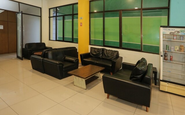 Super OYO Collection O 92130 Hotel Fiducia Kaji