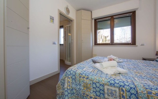 Sole di Meina Pool and Lake View