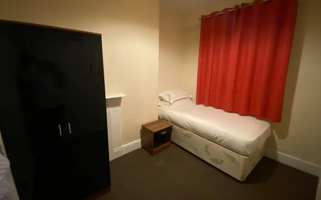 OYO Newport Lodge