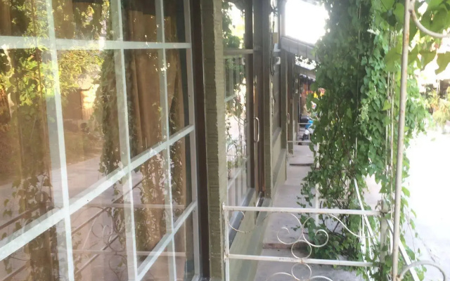 Supreeya Guesthouse - Hostel