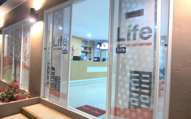 Life Grand Hotel