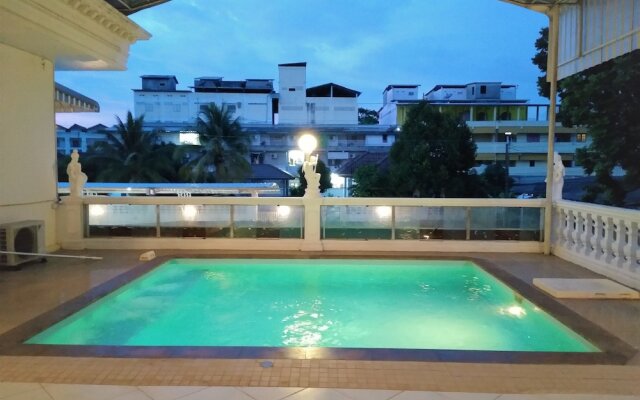 Baan Sai Thong Hotel