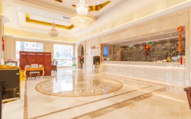 Vienna Hotel (Huizhou Zhongkai High-speed Railway Station Green Fairy Tale Branch)