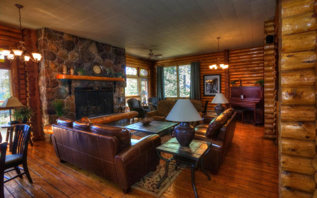 Overlander Mountain Lodge