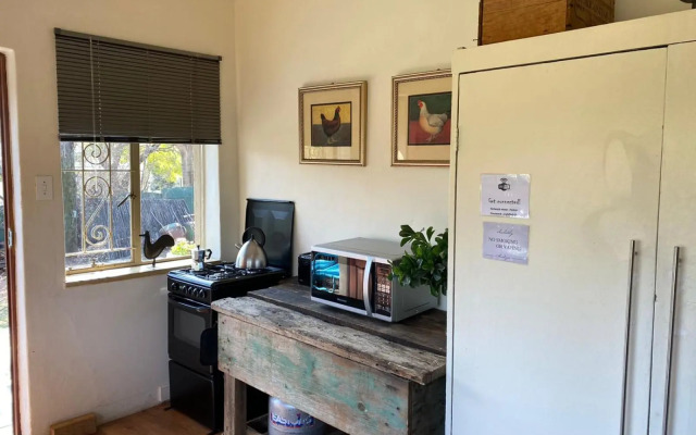 Lovely, spacious 1 bedroom rental and free parking