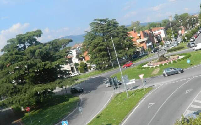 50 Passi Dalle Mura Di Lucca