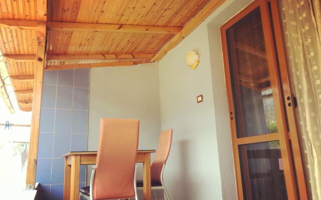 Gold Guest House & Bar