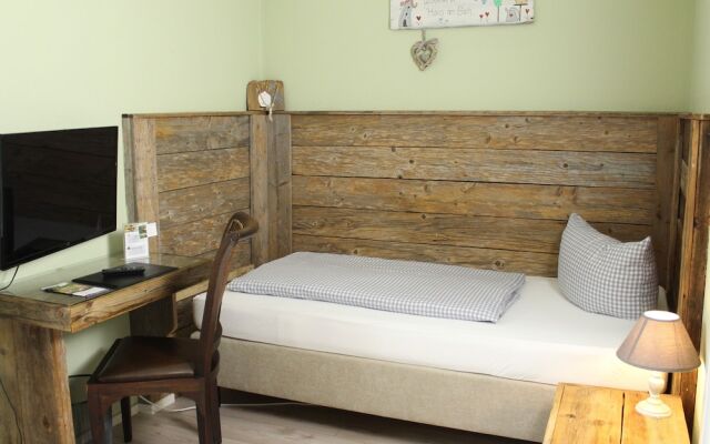 ARRIVEL Pension Haus am Bach