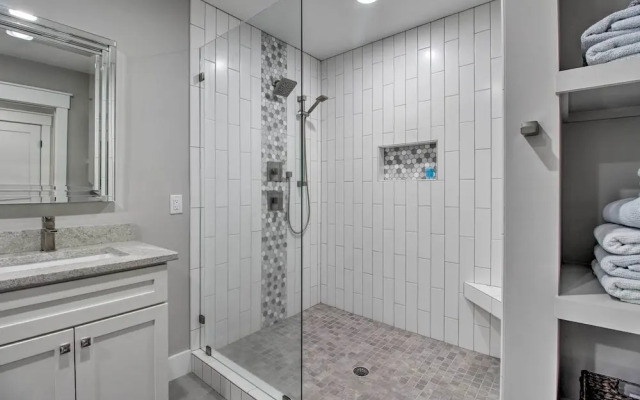 Pet-friendly Villa w/ Balcony in Bluffton!