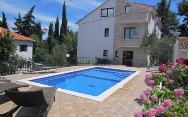 Maca Apartments