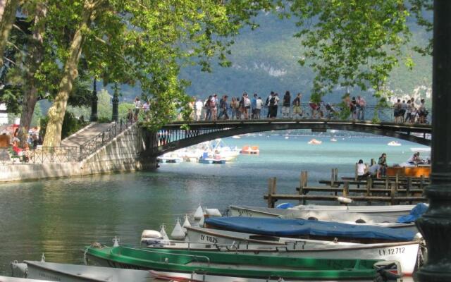La Roseraie - Appartement À 100M Du Lac D'Annecy