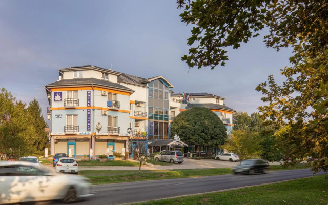Kristály Hotel