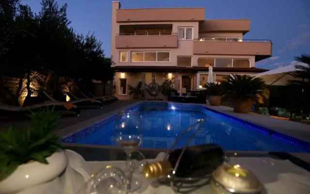 Slavica - With Pool - H