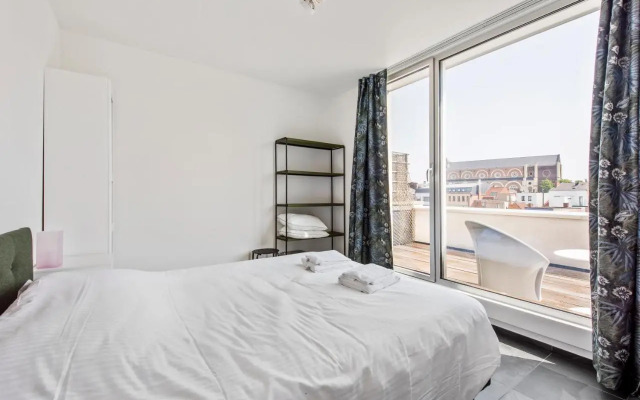 Classy Apartment in City Center with Large Balcony