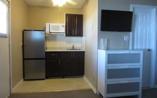 Balm Beach Resort & Motel