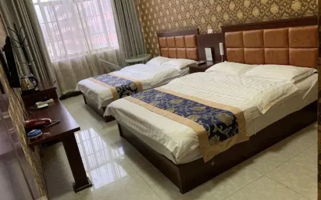 Qujing Ruixin Business Hotel