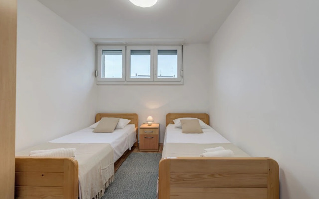 Apartment Toma, Modern Suite In Quiet District