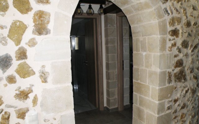 "tratidional House in Kalivos"