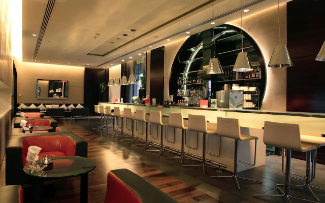 Отель Yas Plaza Circuit