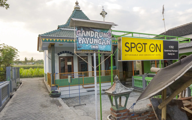 SPOT ON 1762 Gandrung Payungan Family InnNearStasiun Banyuwangi Kota