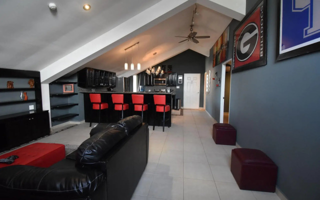 Tropical Suites Hotel