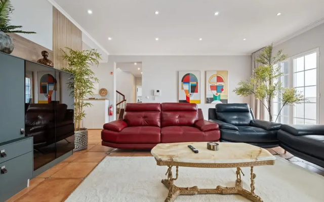 Villa Eastern Edge by Homie