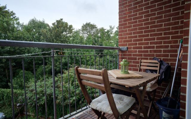 2 Bedroom Apartment With Balcony in Nunhead