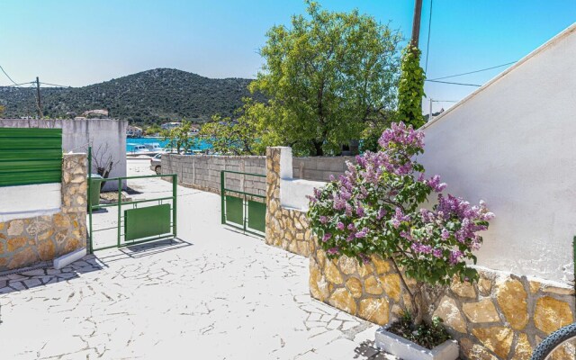 Awesome Home in Vinisce With Wifi and 3 Bedrooms