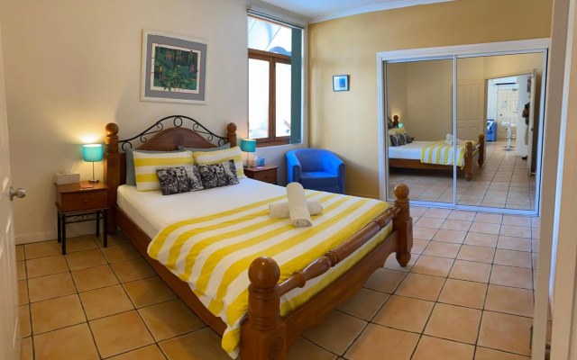 Tropical One Bedroom Apartment at The Mediterranean – Guest Rooms – Port Douglas