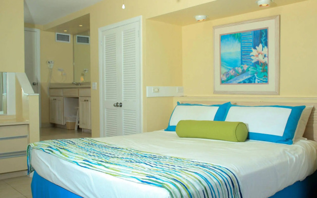 Paradise Island Beach Club by RedAwning
