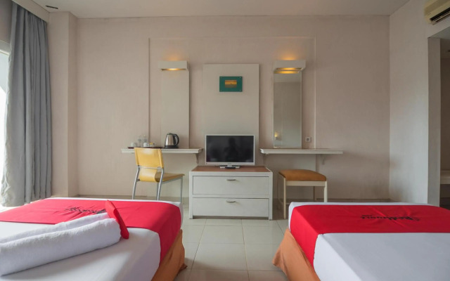 RedDoorz Plus near Kampung Gajah 3