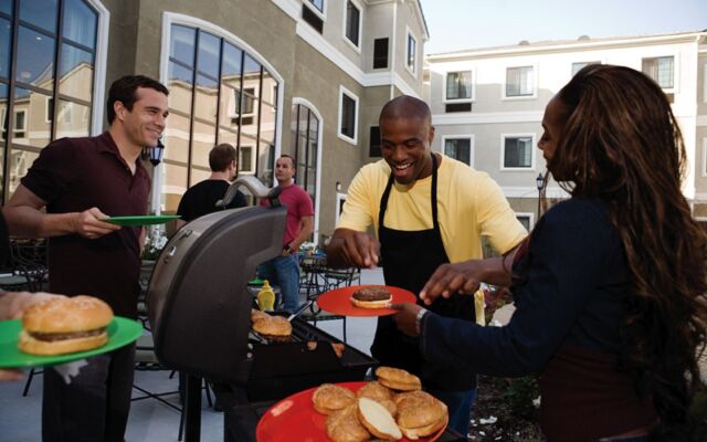 Staybridge Suites Rochester - Commerce Dr NW by IHG