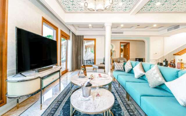 The Signature Collection by Hideaway