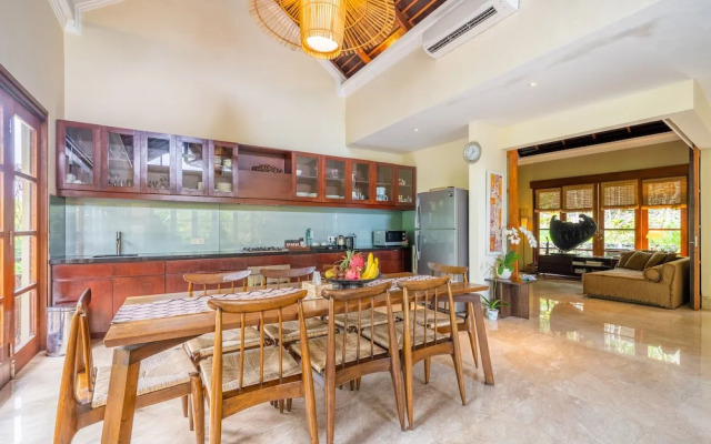 Cliffront Tropical Villa Cantik