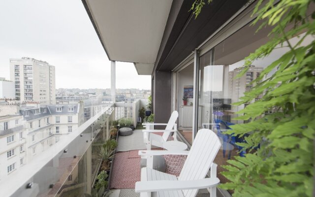 Home comforts by the Eiffel Tower
