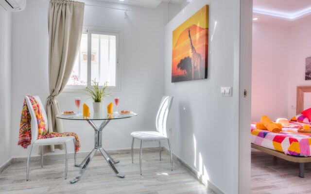 Tidy Little Apartment, Air Conditioning and Pool