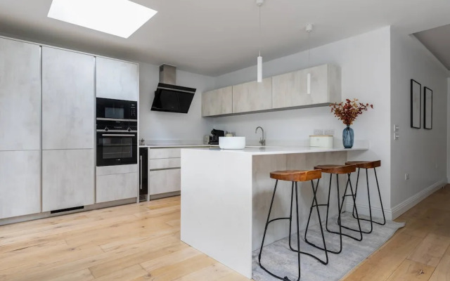 Priory Road III by Onefinestay