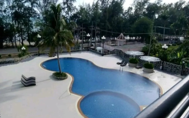 Rayong by Milanee