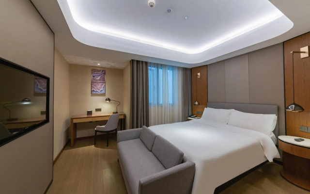 Yitem (Shanghai Hongqiao International Exhibition Center Beiqing Highway)