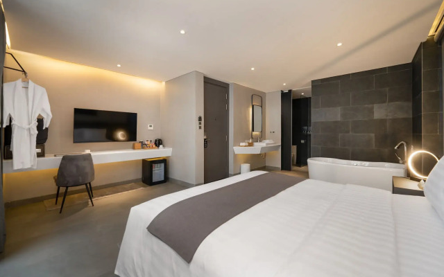 LEGEND Boutique Hotel