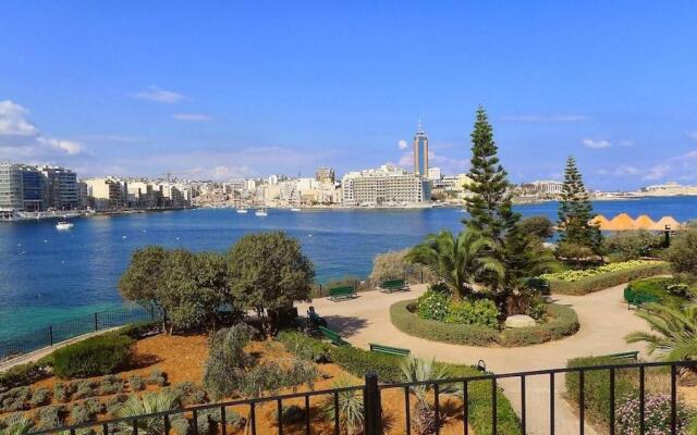 Waterfront LUX APT inc Pool, Sliema Upmarket Area