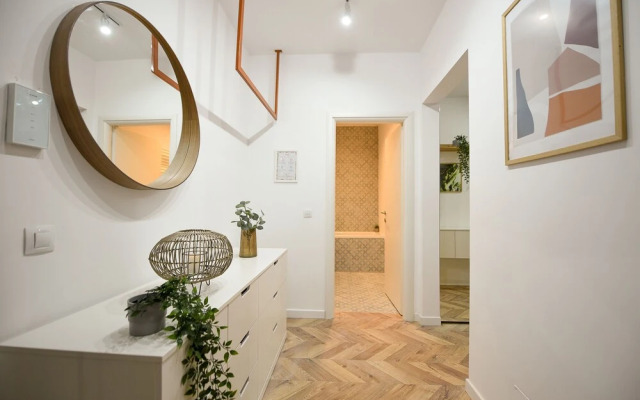 THE BIRD'S STORY. Plaza Residence Studio