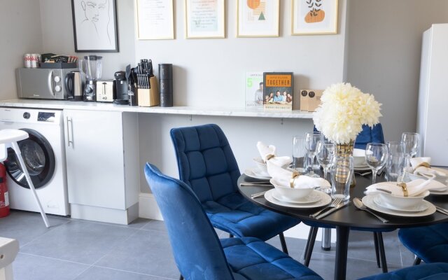Spacious 2 Bed Apt Sleeps 5 Relocation Kent