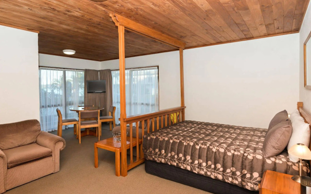 Swiss Chalet Lodge Motel