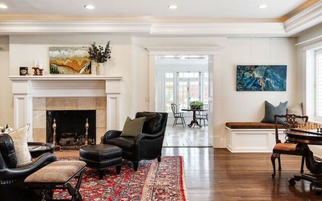 Oak Street Mansion