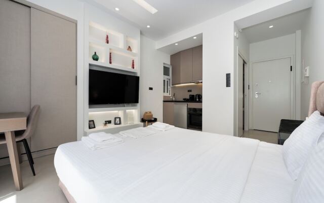 Minimal Studio with Balcony in Central Athens
