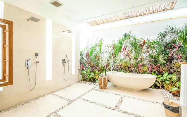 Modern 4 BR Villa 400m to the Beach in Canggu