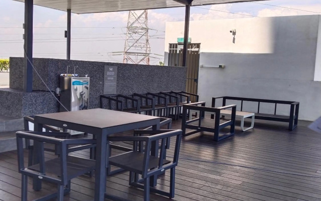 Comfortable18 3R2B 7pax Meritus Perai