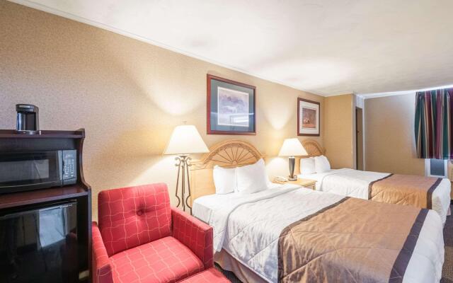 Rodeway Inn & Suites - Charles Town, WV