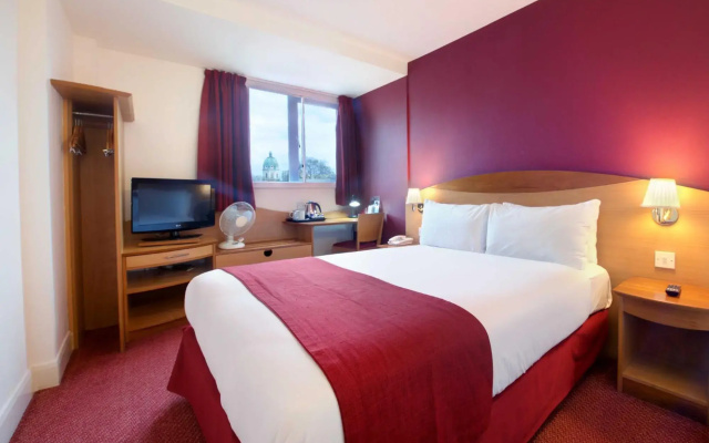 Waterloo Hub Hotel & Suites